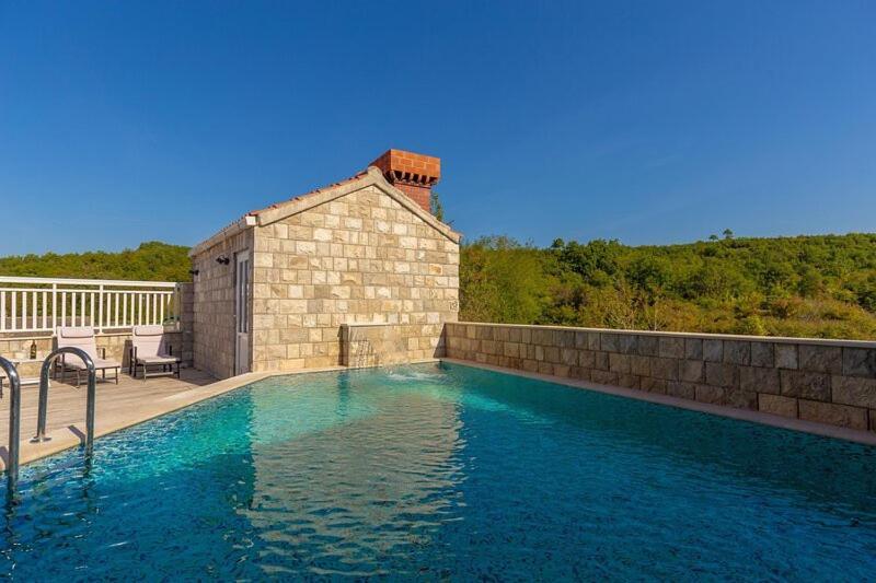 Trojkovic Villa